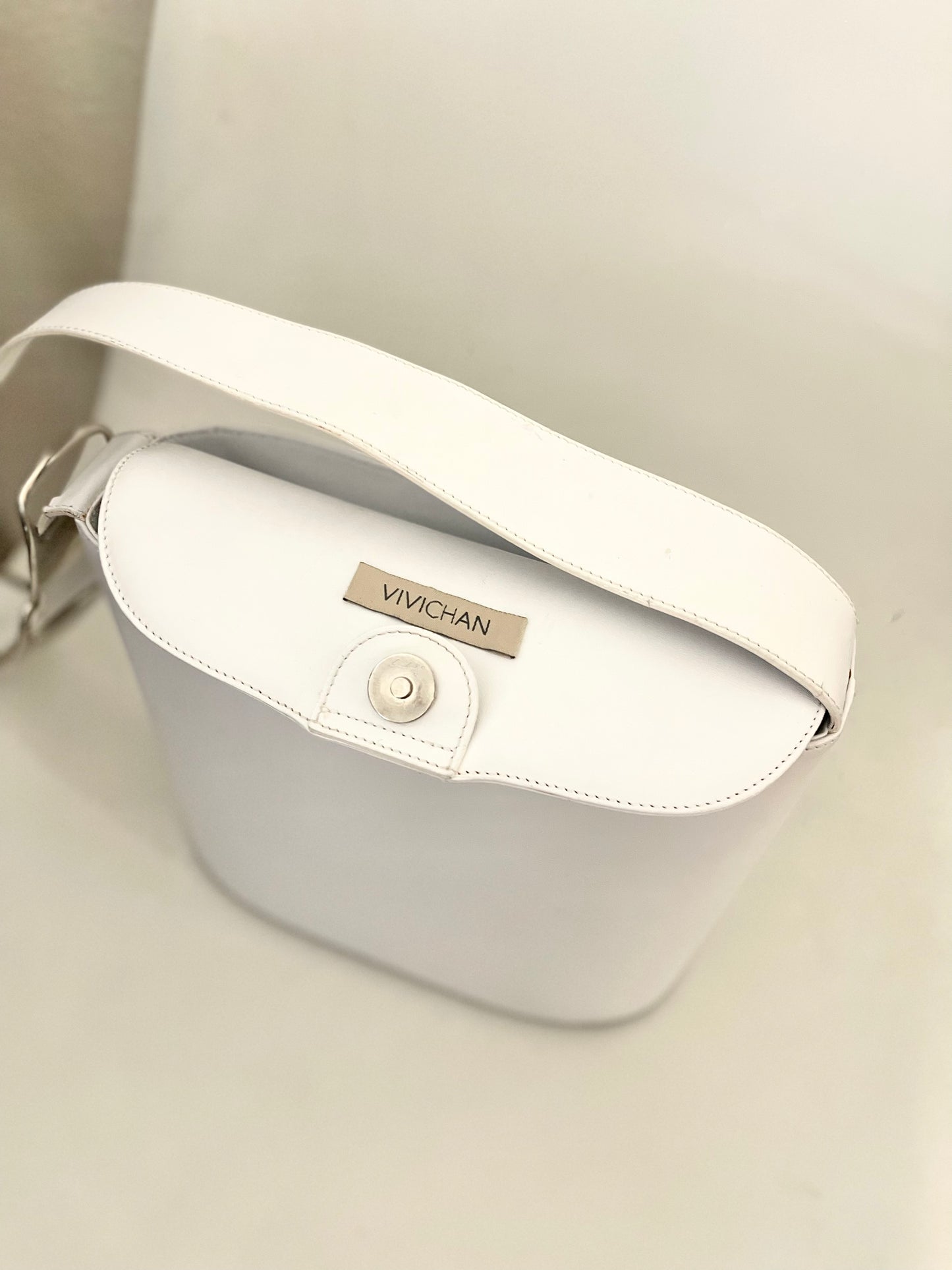 VIVICHAN  | Signature Bucket Bag
